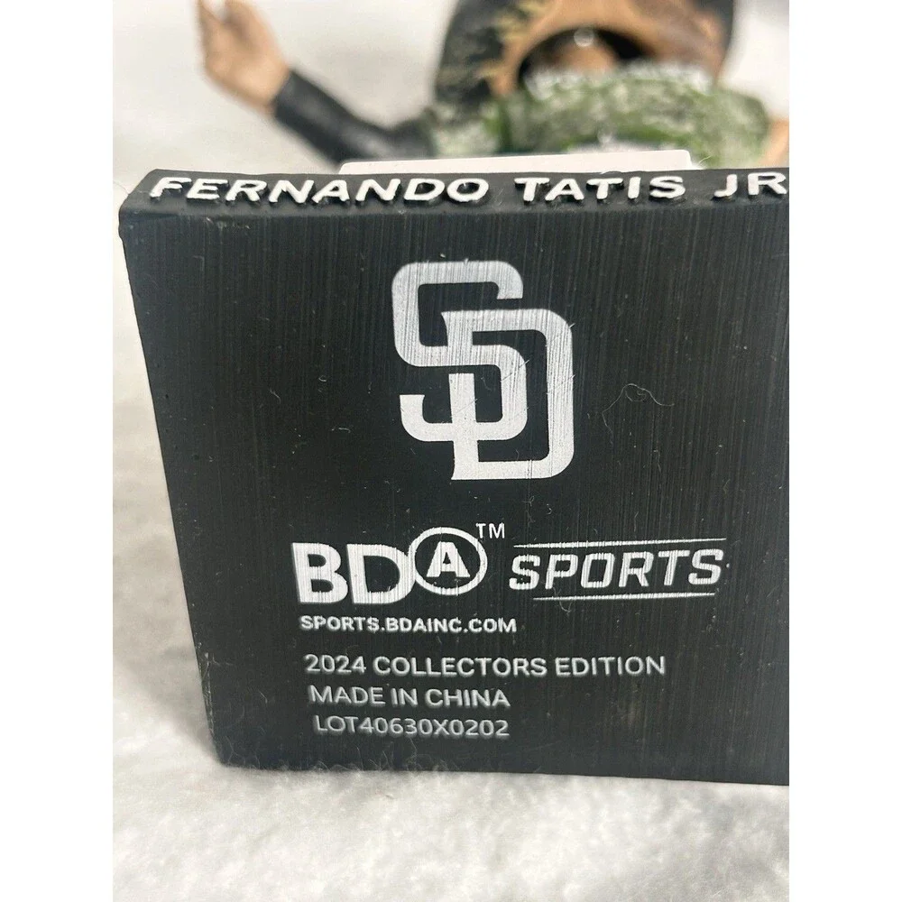 NEW Fernando Tatis Jr. 2024 San Diego Padres Platinum Glove SGA Bobblehead